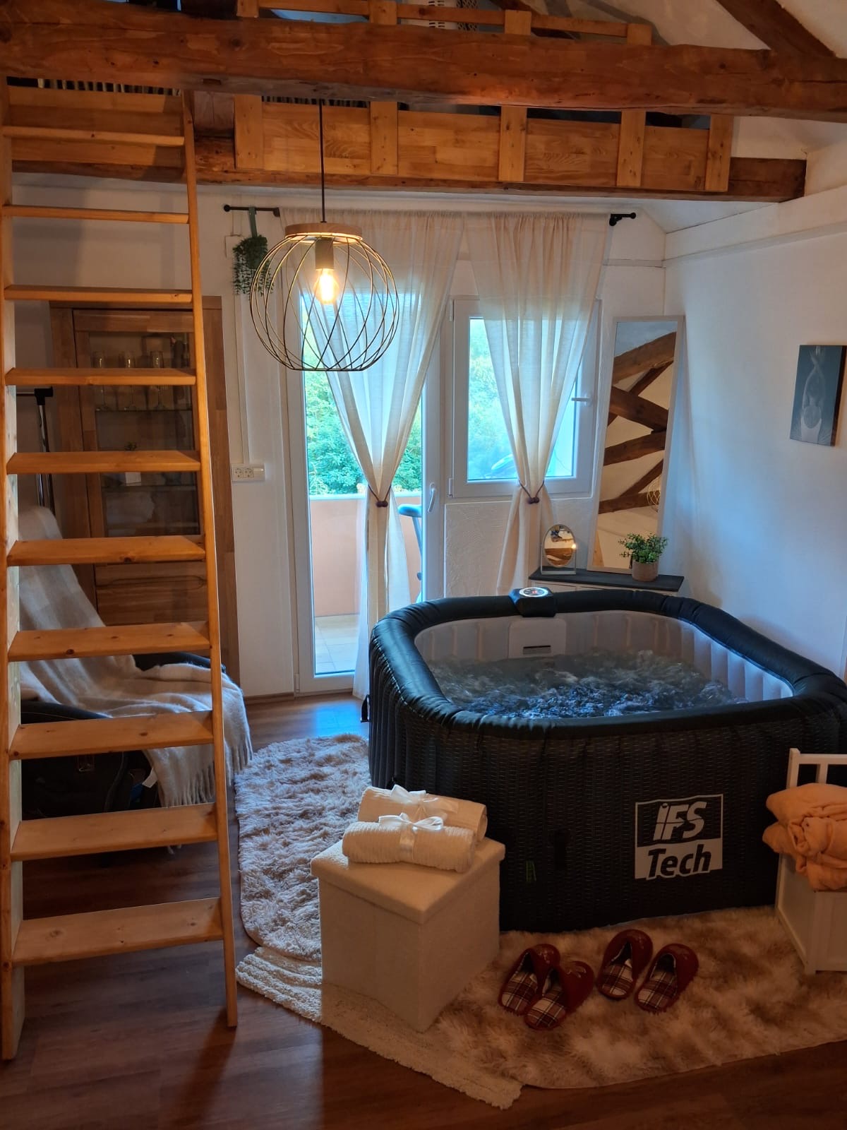 Whirlpool innen im Wohnbereich